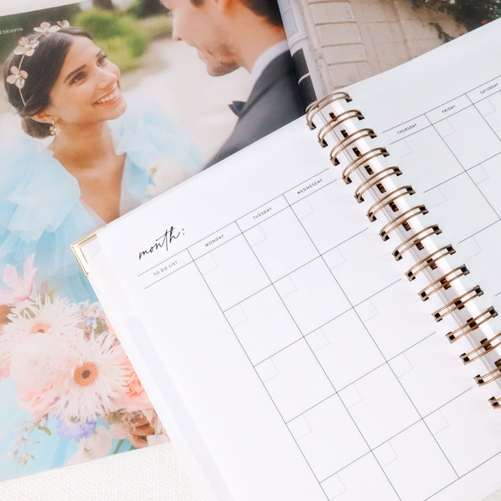 Our luxury wedding planners include a 2-page calendar spread, giving brides ample room to jot down important appointments.